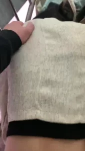 大白天小区楼梯后入少妇这是胆子真大